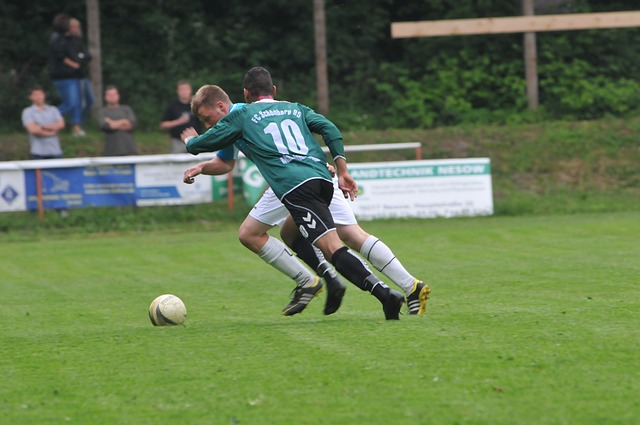 半场战报：卡利亚里2-2热那亚，塞巴斯蒂亚诺-埃斯波西托、博雷利建功，厄斯蒂高、维蒂尼亚破门