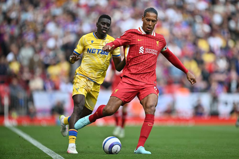 拜仁12轮不败领跑，曼城绝杀鱼腩，巴萨AC米兰登顶