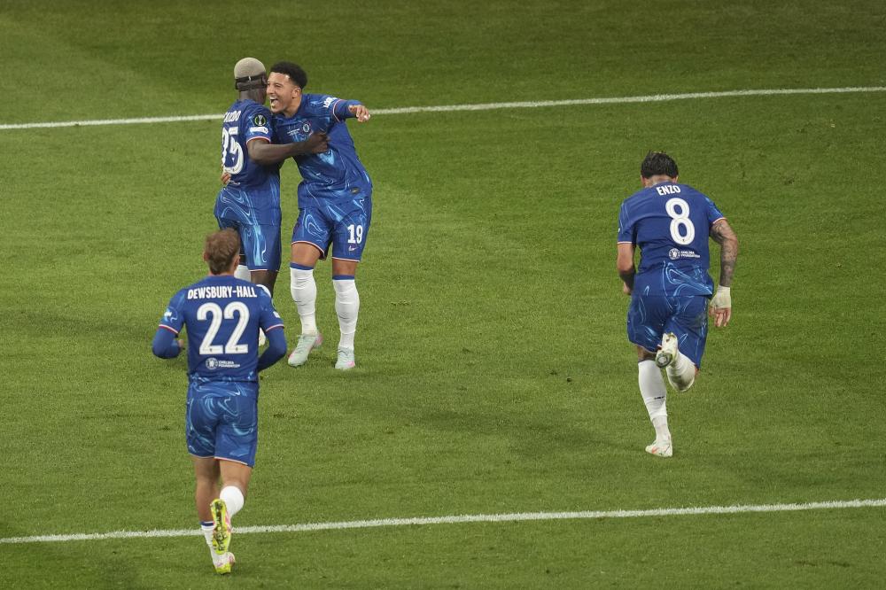 记者：为备战世界杯将继续留在墨超，J罗正与美洲狮队谈判